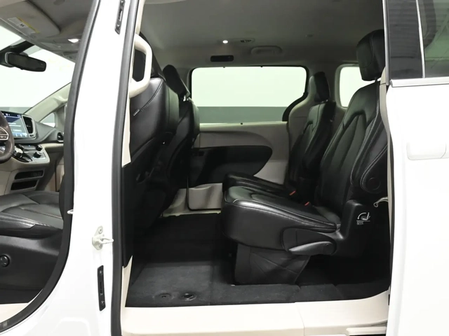Chrysler Pacifica Pacifica - автомобили, коли, обяви за нови и употребявани 14