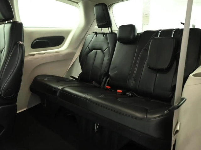 Chrysler Pacifica Pacifica - автомобили, коли, обяви за нови и употребявани 15