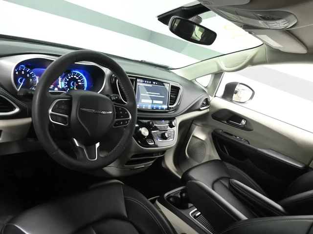 Chrysler Pacifica Pacifica - автомобили, коли, обяви за нови и употребявани 9