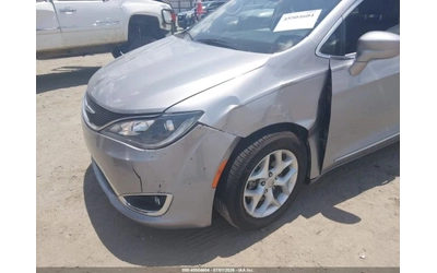 chrysler-pacifica - 5