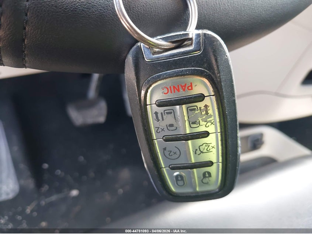 Chrysler Voyager 3.6L V-6 DOHC, VVT, 287HP Front Wheel Drive - автомобили, коли, обяви за нови и употребявани 10