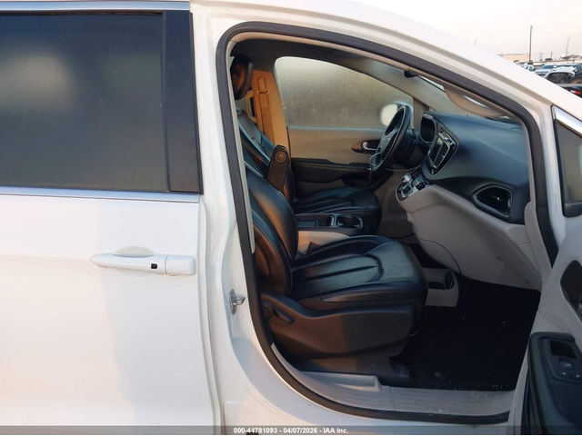 Chrysler Voyager 3.6L V-6 DOHC, VVT, 287HP Front Wheel Drive - автомобили, коли, обяви за нови и употребявани 4