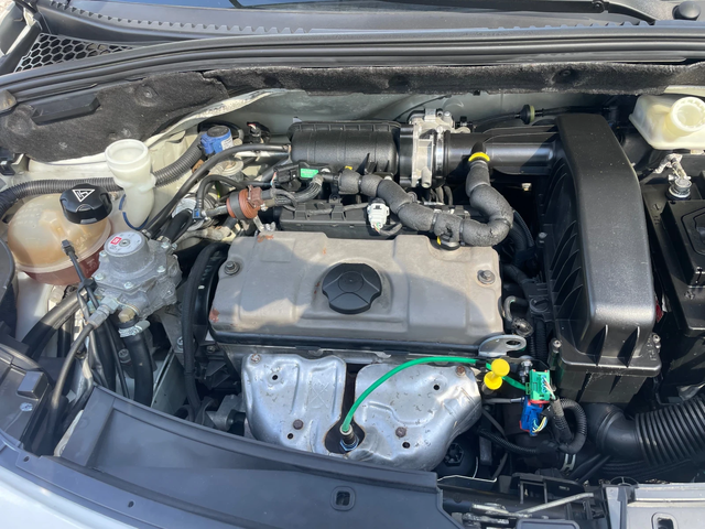 Citroen C3 1.1i-GAS-PANORAMA-ITALIA - автомобили, коли, обяви за нови и употребявани 10