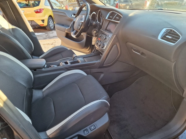 Citroen DS4 1.6 BENZ - автомобили, коли, обяви за нови и употребявани 11