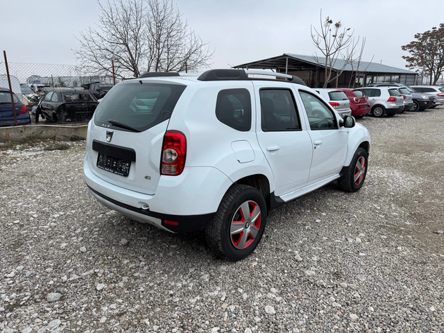 Dacia Duster 1.5DCI-4X4 - автомобили, коли, обяви за нови и употребявани 3
