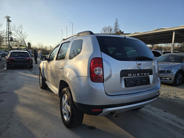 Dacia Duster 1.6i 110к.с фабрична газ - автомобили, коли, обяви за нови и употребявани 2