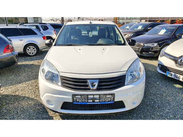 Dacia Sandero 1.2I - автомобили, коли, обяви за нови и употребявани 1