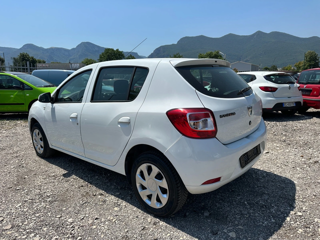 Dacia Sandero 1.5dci 75kc KLIMA ITALIA - автомобили, коли, обяви за нови и употребявани 2
