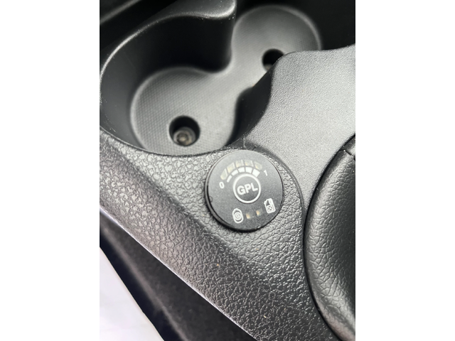 Dacia Sandero 0.9i-90-GAS-ITALIA - автомобили, коли, обяви за нови и употребявани 13