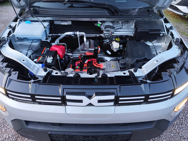 Dacia Spring Expression - автомобили, коли, обяви за нови и употребявани 14