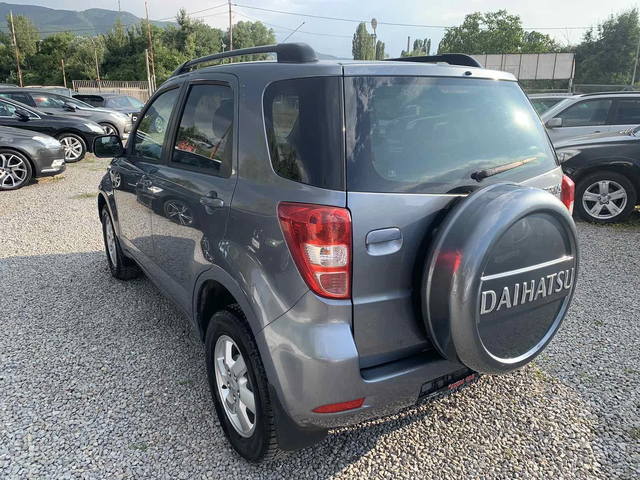 Daihatsu Terios Daihatsu Terios 1.5i/4x4/105k.c - автомобили, коли, обяви за нови и употребявани 5