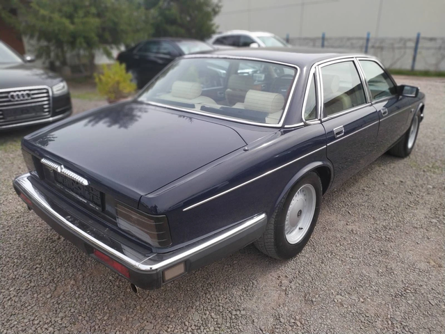 Daimler Six 3.6 Six, 202 к.с - автомобили, коли, обяви за нови и употребявани 5