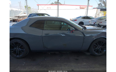 Dodge Challenger 3.6L V-6 DOHC, VVT, 305HP Rear Wheel Drive - автомобили, коли, обяви за нови и употребявани 12