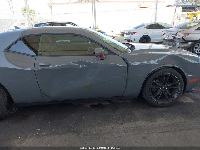 Dodge Challenger 3.6L V-6 DOHC, VVT, 305HP Rear Wheel Drive - автомобили, коли, обяви за нови и употребявани 5