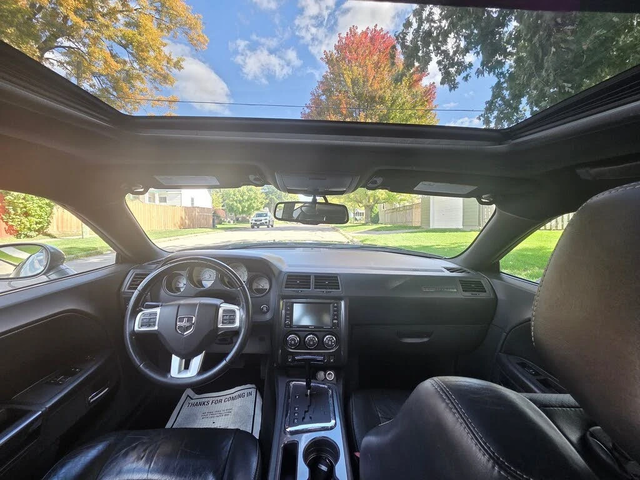 Dodge Challenger SXT Plus RWD - автомобили, коли, обяви за нови и употребявани 10