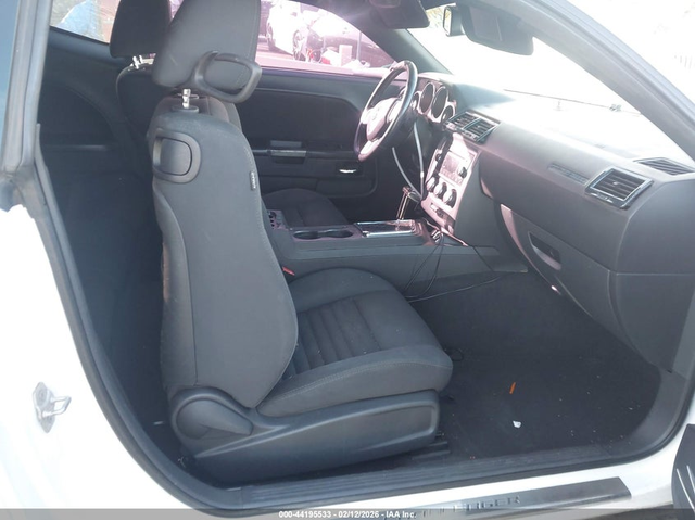 Dodge Challenger 5.7L V-8 VVT, 372HP Rear Wheel Drive - автомобили, коли, обяви за нови и употребявани 4