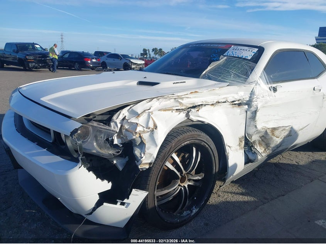 Dodge Challenger 5.7L V-8 VVT, 372HP Rear Wheel Drive - автомобили, коли, обяви за нови и употребявани 5