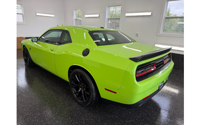 dodge-challenger-6-2l-8cyl-rwd - 1