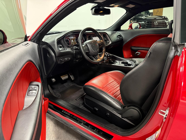 Dodge Challenger 6.4L 8cyl RWD - автомобили, коли, обяви за нови и употребявани 4