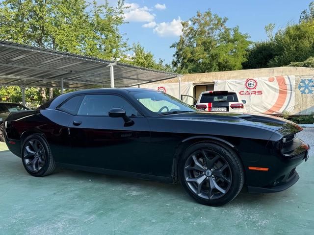 Dodge Challenger SXT - автомобили, коли, обяви за нови и употребявани 2