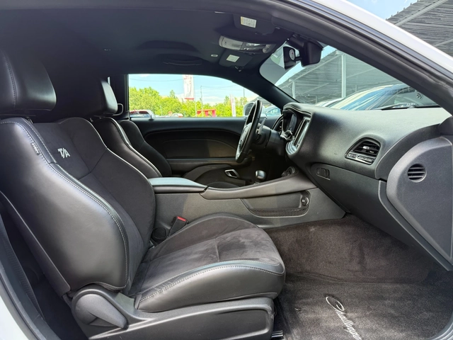 Dodge Challenger 6.4 T/A - автомобили, коли, обяви за нови и употребявани 9