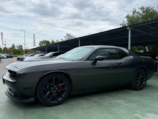 Dodge Challenger SXT PLUS - автомобили, коли, обяви за нови и употребявани 0