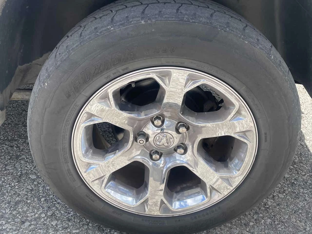 Dodge RAM 1500 * Laramie * ОБДУХВАНЕ * КОМПЛЕКТ ГУМИ - автомобили, коли, обяви за нови и употребявани 11
