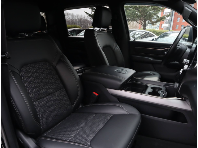 Dodge RAM 1500 5.7 HEMI V8/Crew Cab Long/4WD/Камера/Подгрев - автомобили, коли, обяви за нови и употребявани 7