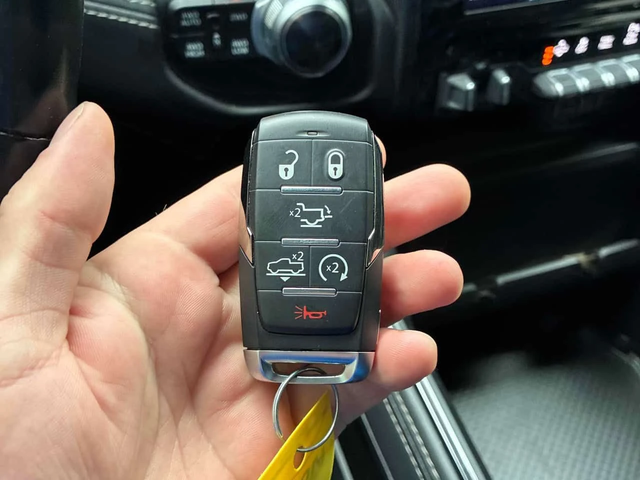 Dodge RAM 1500 Limited / КЛИП НА МОТОРА / ВЪЗДУХ - автомобили, коли, обяви за нови и употребявани 15
