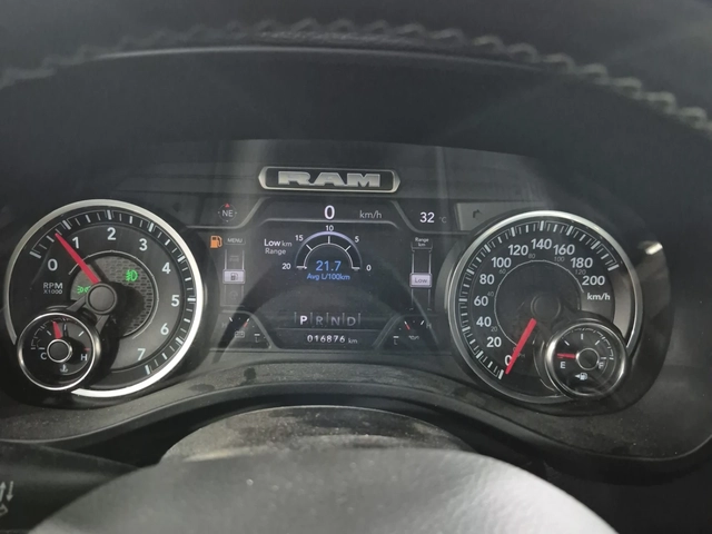 Dodge RAM 1500 Sport Crew Cab Short Bed / 5.7 HEMI V8 / 4WD - автомобили, коли, обяви за нови и употребявани 9