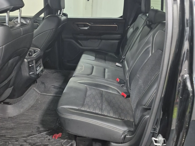 Dodge RAM 1500 Sport Crew Cab Short Bed / 5.7 HEMI V8 / 4WD - автомобили, коли, обяви за нови и употребявани 12