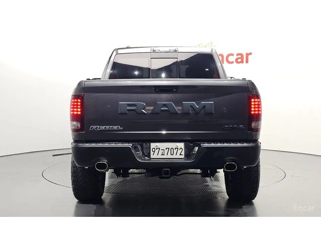 Dodge RAM 1500 5.7* Crew Cab* ПОДГРЕВ* ОБДУХ* ЛИЗИНГ - автомобили, коли, обяви за нови и употребявани 3
