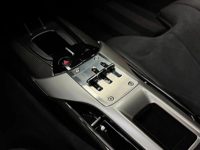 Ferrari 812 Superfast 12 CILINDRI Rosso Corsa CARBON - автомобили, коли, обяви за нови и употребявани 12