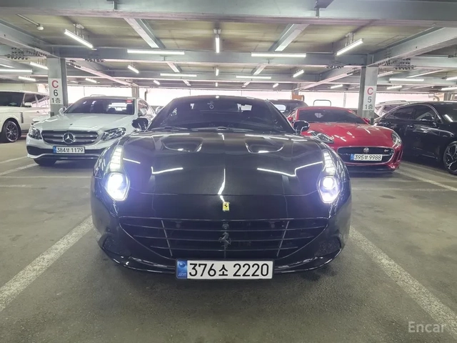 Ferrari California 3.9 V8 Carbon Package | Ceramic | Night Package - автомобили, коли, обяви за нови и употребявани 0