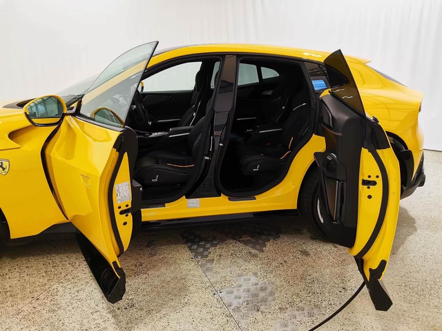 Ferrari Purosangue 6.5 V12/Lift/Камера 360/Massage/Matrix/ - автомобили, коли, обяви за нови и употребявани 4