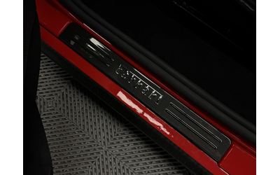 Ferrari SF 90 Stradale Carbon Exclusive - автомобили, коли, обяви за нови и употребявани 12