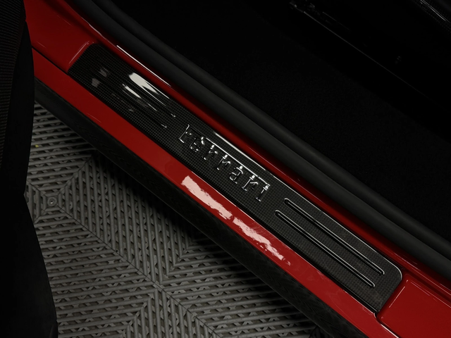 Ferrari SF 90 Stradale Carbon Exclusive - автомобили, коли, обяви за нови и употребявани 12