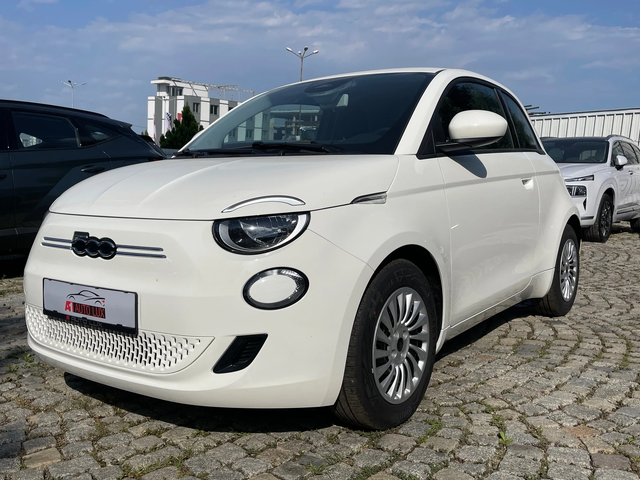 Fiat 500 E ICON/НОВ/42kWh - автомобили, коли, обяви за нови и употребявани 0