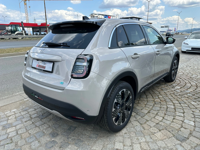 Fiat 600 e/LaPrima/PDC/Massage/Kamera - автомобили, коли, обяви за нови и употребявани 10