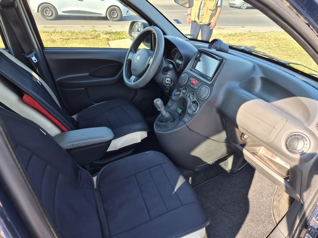 Fiat Panda 1.2i - автомобили, коли, обяви за нови и употребявани 10