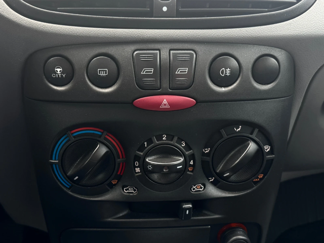 Fiat Punto Автоматик / Климатик / 136000км - автомобили, коли, обяви за нови и употребявани 12