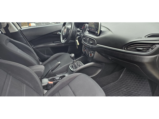 Fiat Tipo 1.4i-120кс-Заводска Газ-Готов за такси* НАЛИЧЕН - автомобили, коли, обяви за нови и употребявани 11