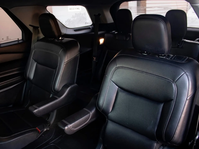 Ford Explorer 4x4 XLT - NAVI-3RD ROW SEATS-NO ACCIDENTS-CARPLAY - автомобили, коли, обяви за нови и употребявани 6
