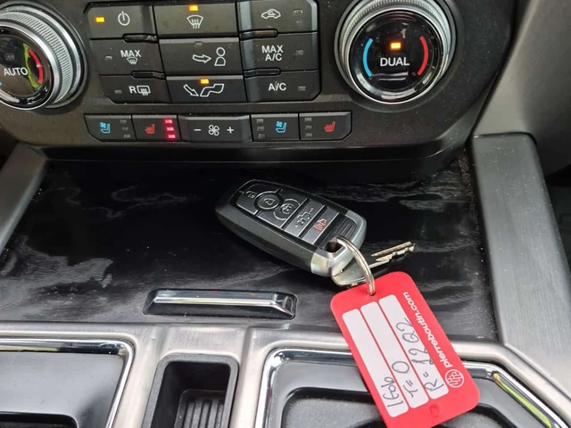 Ford F150 PLATINUM CREW CAB STB * CARFAX * Без инциденти * - автомобили, коли, обяви за нови и употребявани 10
