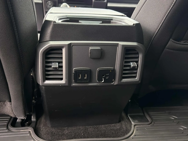 Ford F150 4WD SuperCrew Box * V8 * ПАНОРАМА * CARFAX - автомобили, коли, обяви за нови и употребявани 12