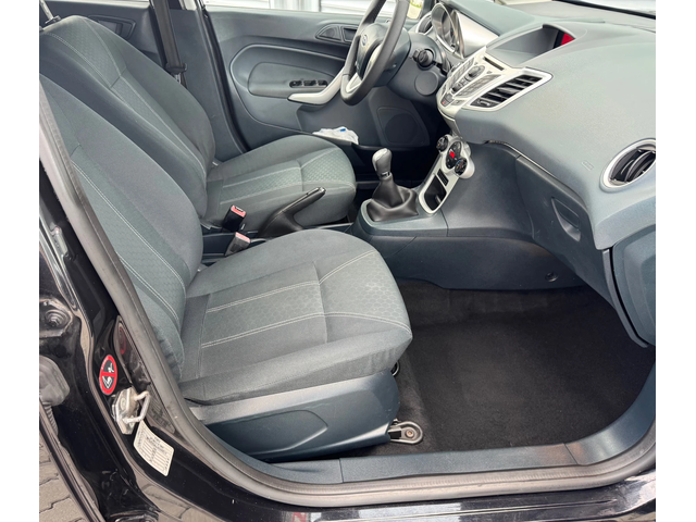 Ford Fiesta 1, 3i 82ps, 5вр., Titanium, ел.пак., климатр., мул - автомобили, коли, обяви за нови и употребявани 9