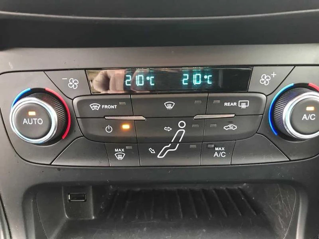 Ford Focus RS 2.3 - автомобили, коли, обяви за нови и употребявани 10