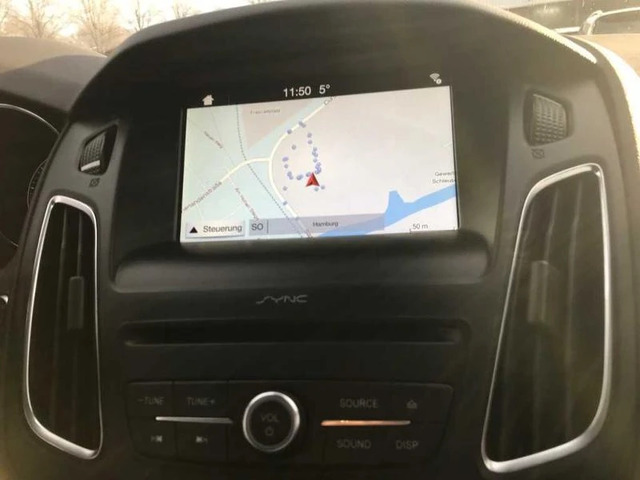 Ford Focus RS 2.3 - автомобили, коли, обяви за нови и употребявани 9