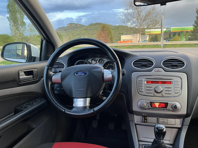 Ford Focus 1.6i 116кс ГАЗОВ ИНЖЕКЦИОН КЛИМАТРОНИК - автомобили, коли, обяви за нови и употребявани 11