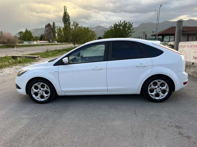 Ford Focus 1.6i 116кс ГАЗОВ ИНЖЕКЦИОН КЛИМАТРОНИК - автомобили, коли, обяви за нови и употребявани 5
